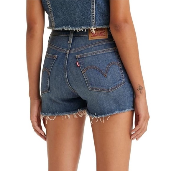 Levi’s Highrise Hypersoft Shorts in Medium Wash Size 28/6 Small - Picture 7 of 13